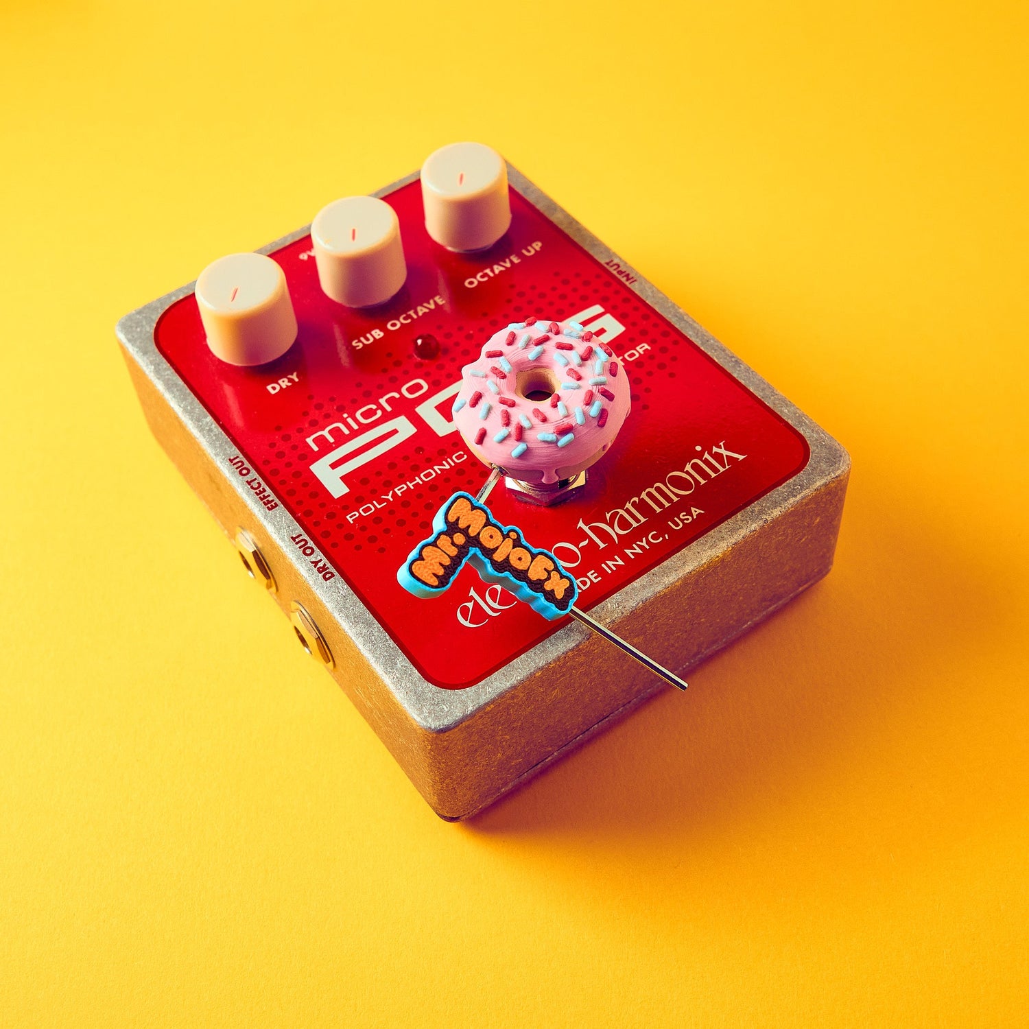 Mr.MojoFx Allen Key installing a donut Munchies Topper using the Mr.MojoFx screw-fit system on a EHX Micro Pog Pedal