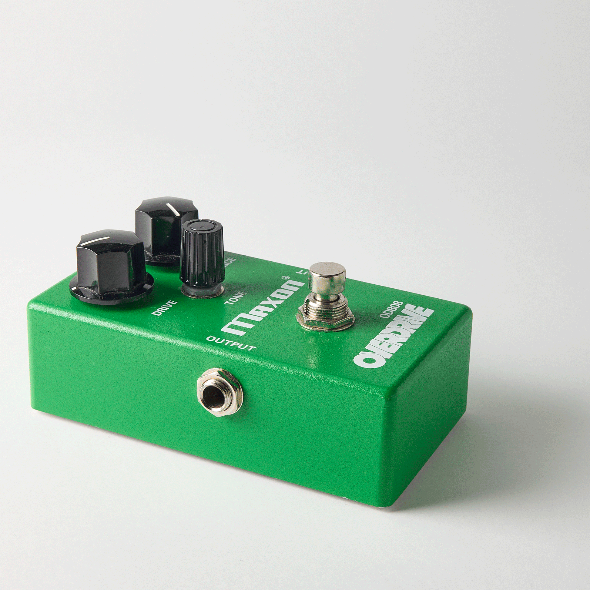 How to install Boombox Topper on guitar effects pedal footswitch screw fit system demonstration