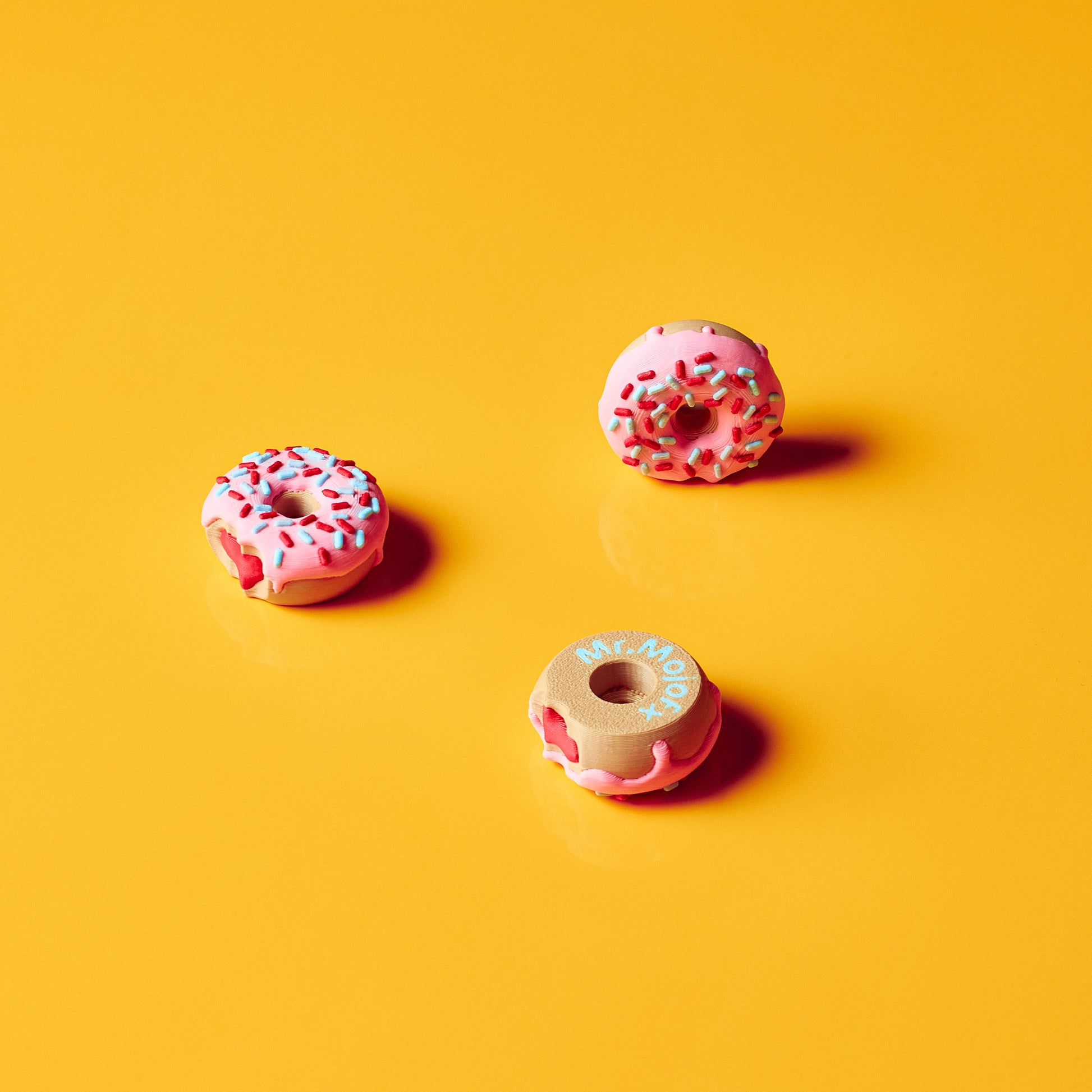 Donut Topper shown from multiple angles including screw fit mounting system and Mr.MojoFx branding on guitar pedal footswitch accessory