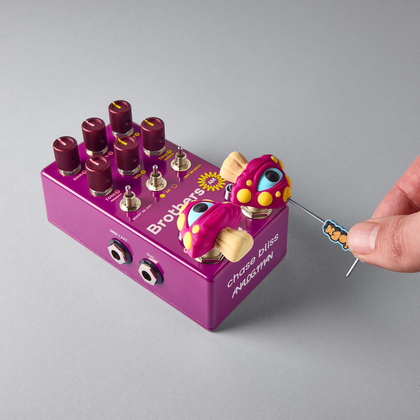 Installing a LURK Artist Series Mushroom guitar pedal switch topper onto a Chase Bliss Brothers AM effects pedal footswitch using the Mr.MojoFx 1.5mm Allen key