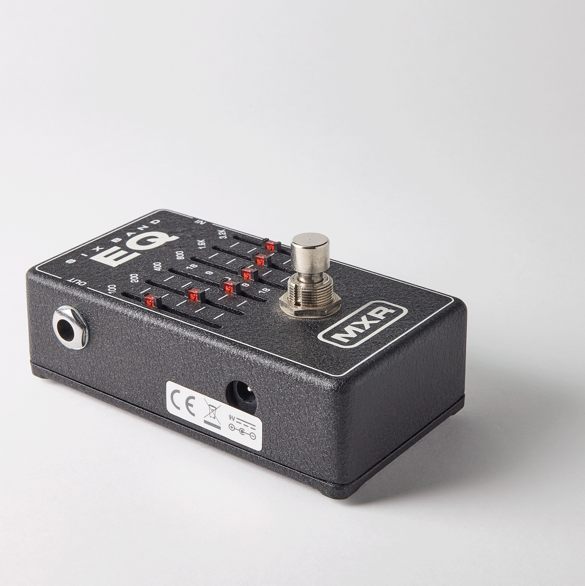 How to install Turntable Topper on guitar effects pedal footswitch screw fit system demonstration